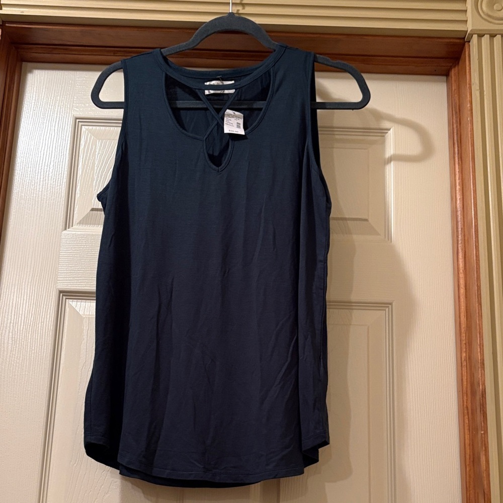 Women’s Emerald Green Crisscross Neck Sleeveless Tank Top